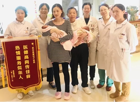 真愛婦產(chǎn)迎來(lái)雙胞胎公主，勇敢寶媽為愛堅(jiān)持順產(chǎn)