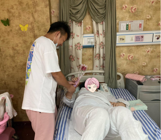 暖心！武漢仁愛(ài)醫(yī)院情人節(jié)送花送祝福