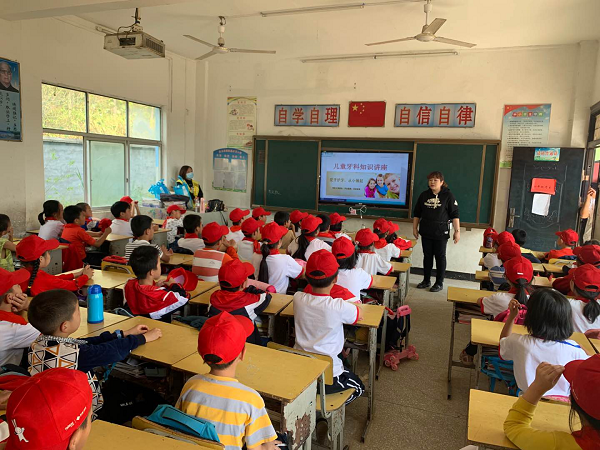 助力公益，奉獻(xiàn)愛心|德韓口腔走進(jìn)麻城乘馬崗凱德希望小學(xué)